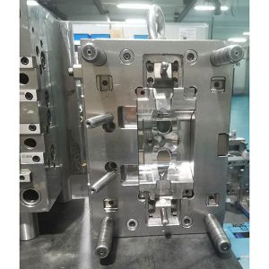 stampaggio a iniezione per occhialini da nuoto